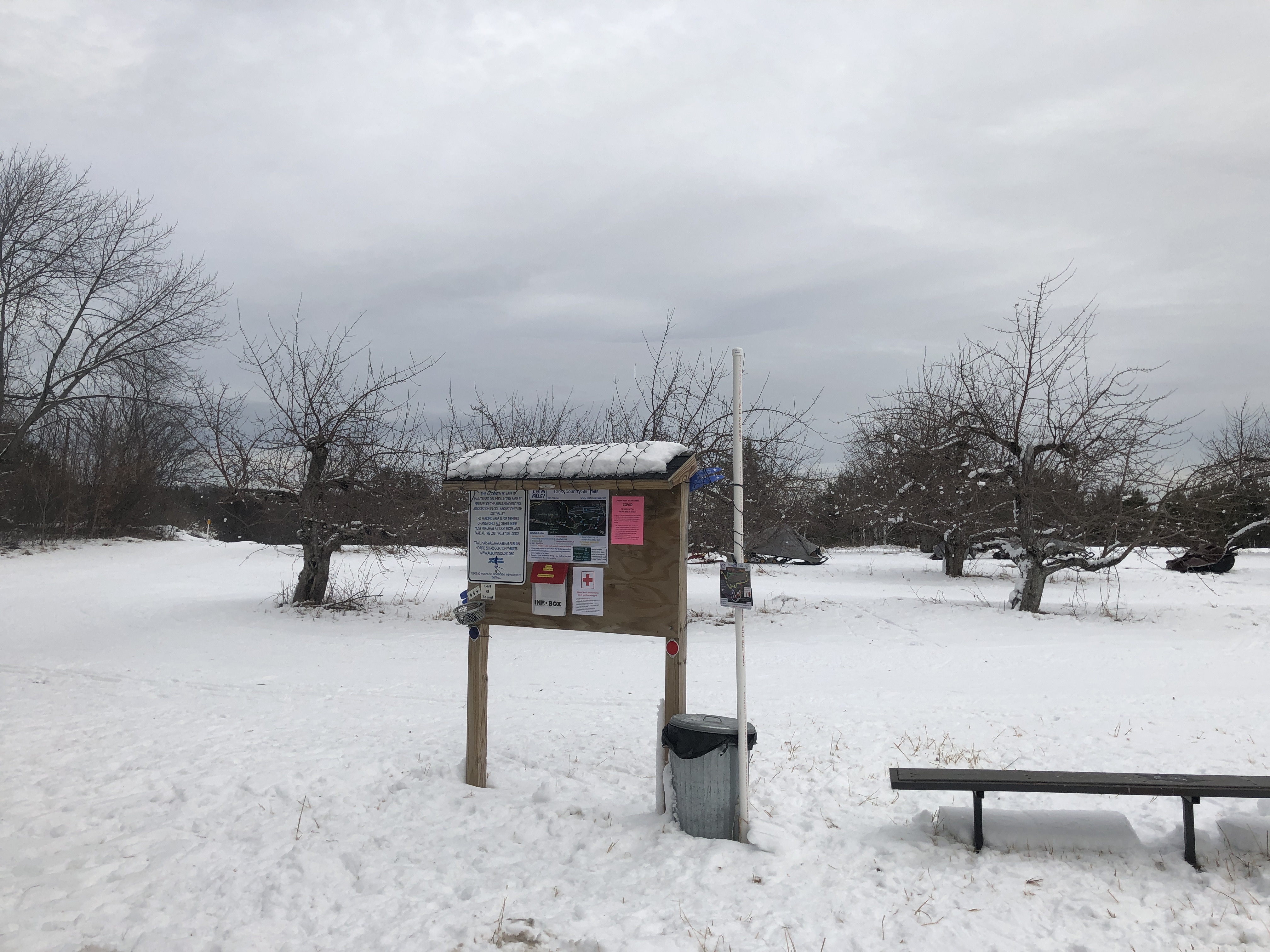 Start of snowshoe trails at parking lot
